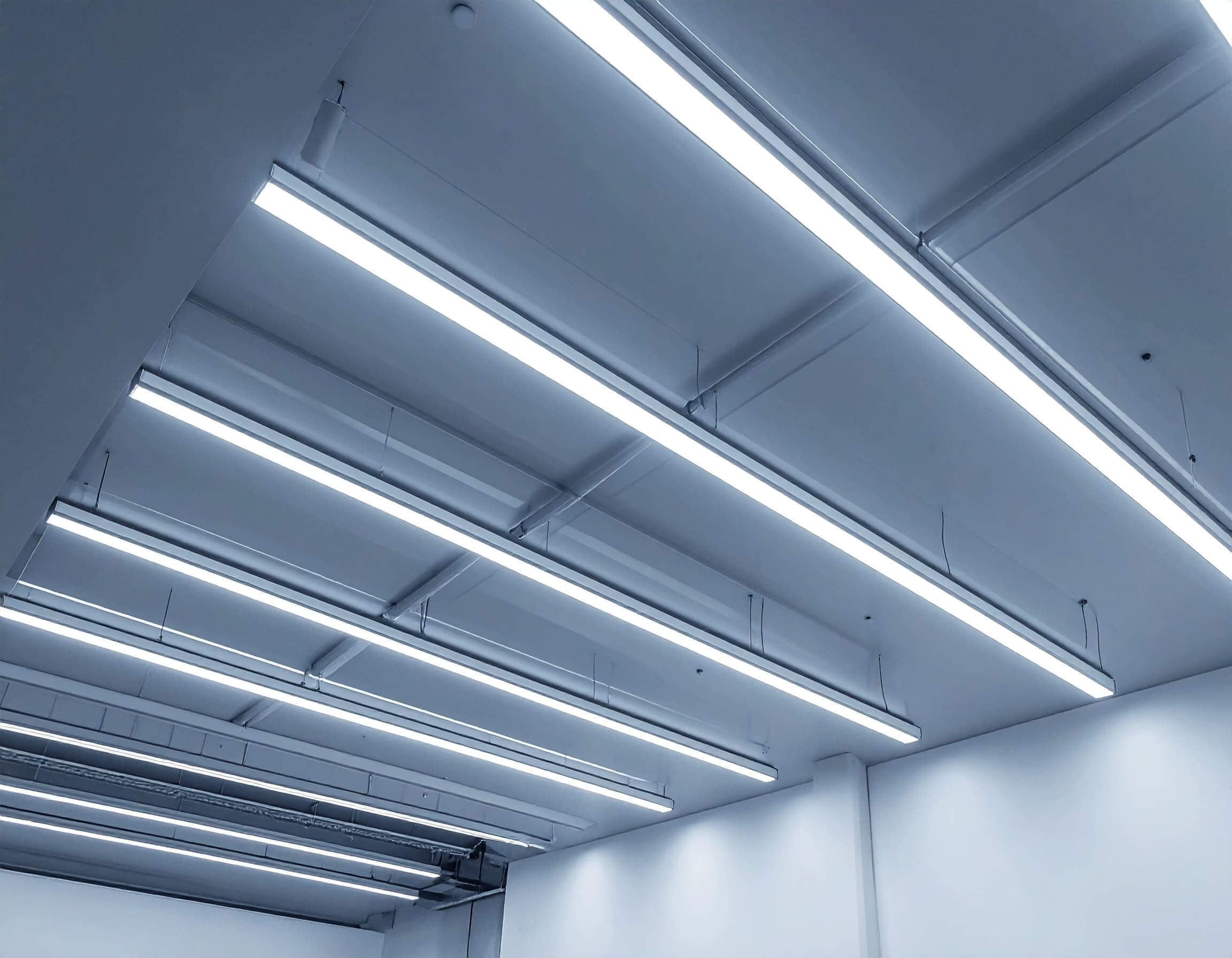 天花板LED燈管持續閃爍